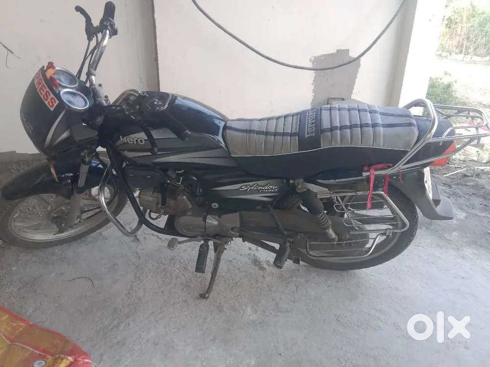 Gadi me indicator aur battery lagwana hai