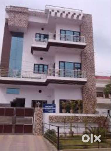 200 Gaj second floor furnished for rent , good location sector 16-17