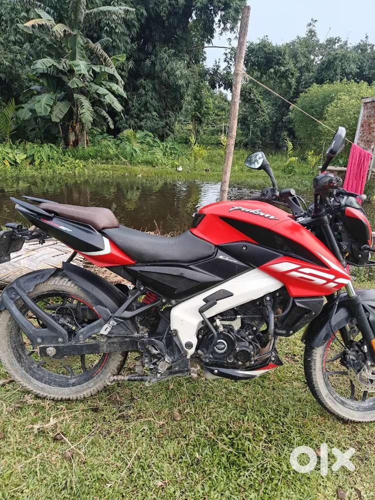 Bajaj Pulsar Ns160 on showroom condition