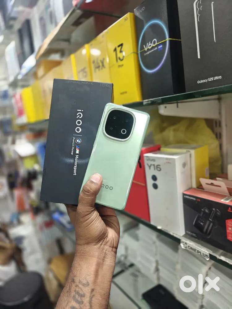 NBS MOBILE IQOO 13 16/512GB 3 MONTHS MOBILE FULL KIT AVAILABLE