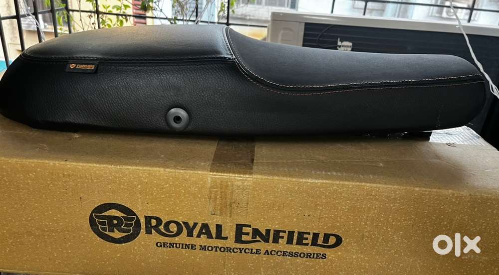Royal Enfield Continental GT 650 Black Touring Dual Seat (Genuine)