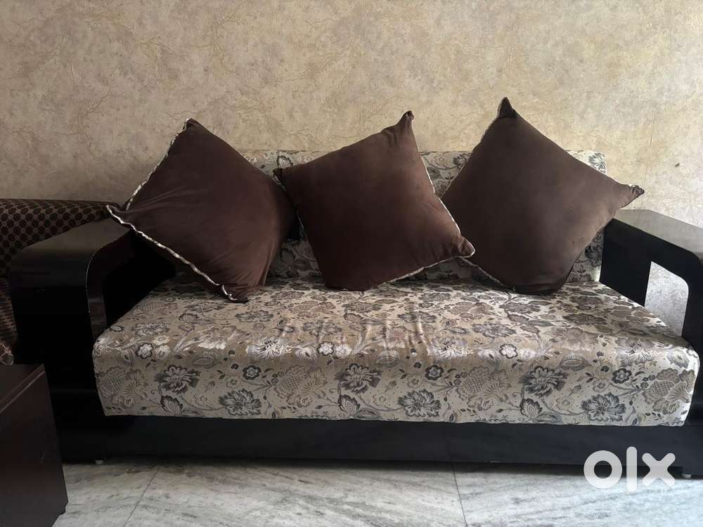 SEVEN Seater Sofa