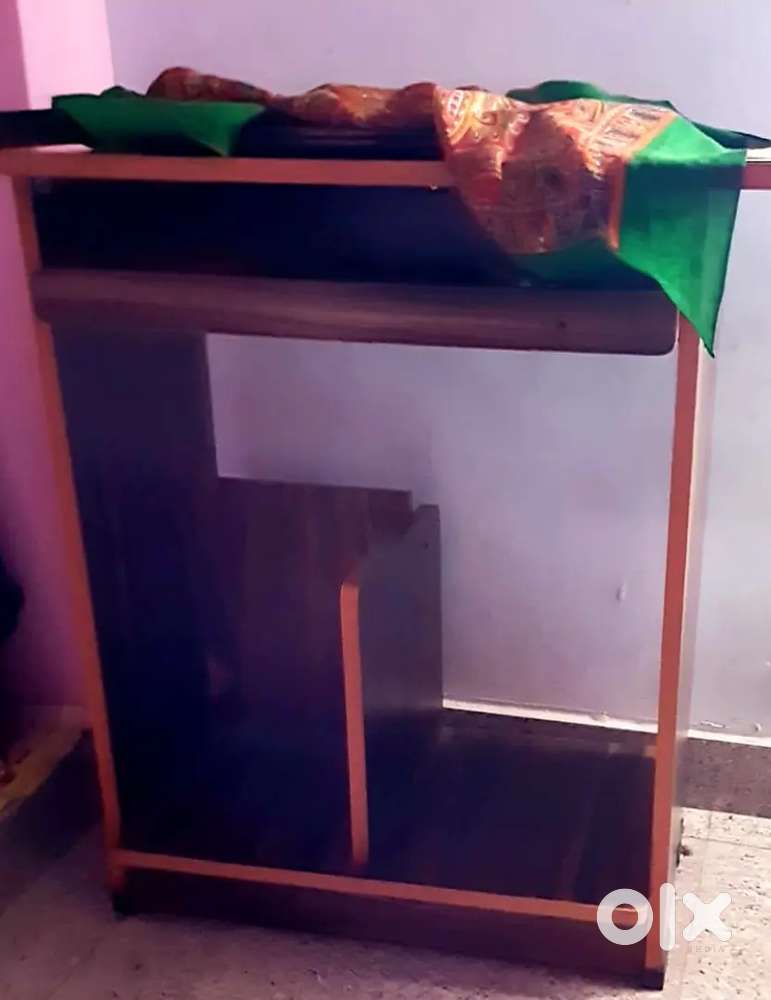 Computer table for sale