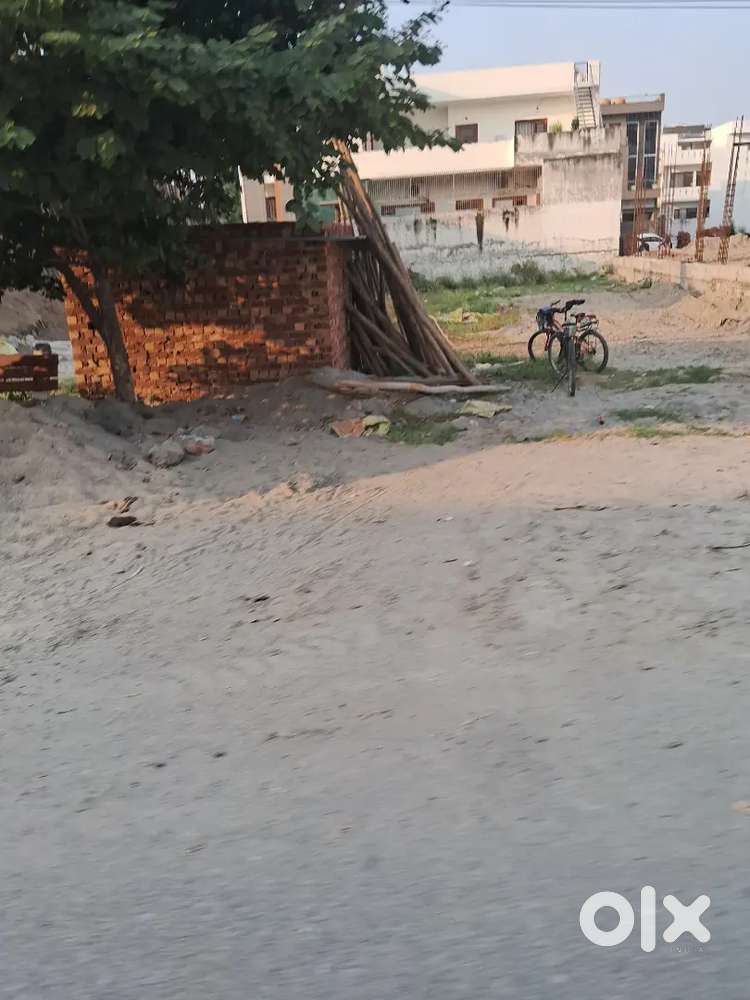 East face 4 malra plot for sale in sec 16