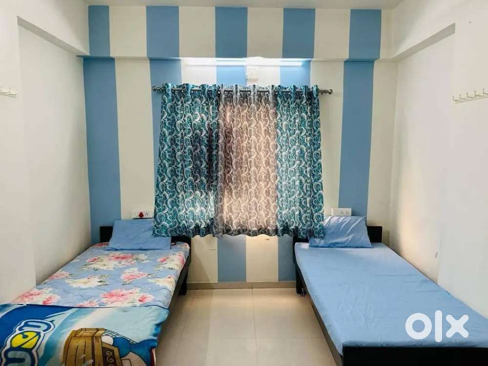 Popular Boy's pg in sayajigunj area with full fecilitys