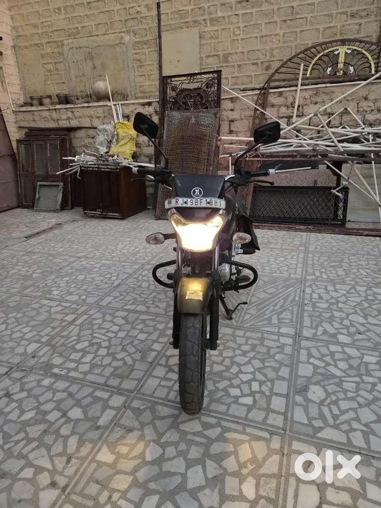 Bajaj V15 motorcycle Black