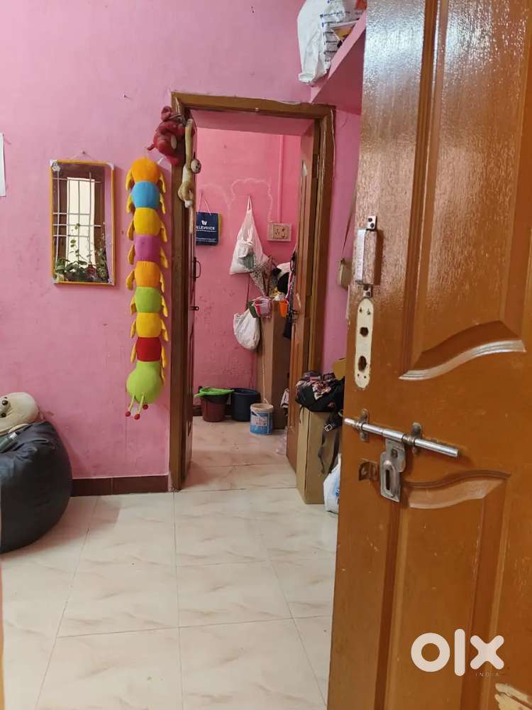 Room sharing for working women