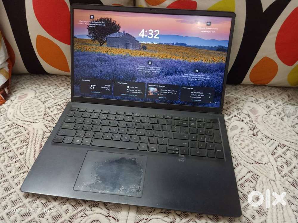 Dell 15 Laptop i3 -11th gen 256GB SSD, 8gb Win 10