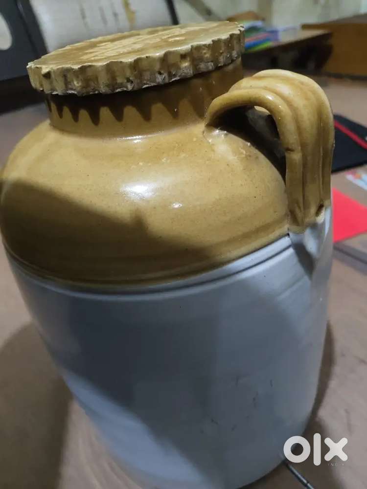 Pickle jar