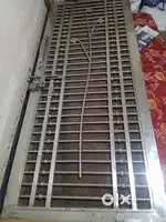 Steel gate 304 jindal frount for sale 12000 cost 25000 weight 100 kg