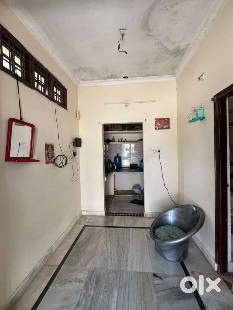 Penthouse for sharing with big balcony and  good ventilation