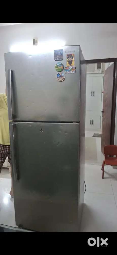 SAMSUNG FRIDGE 400 LITRES CAPACITY IN PERFECT WORKING CONDITION