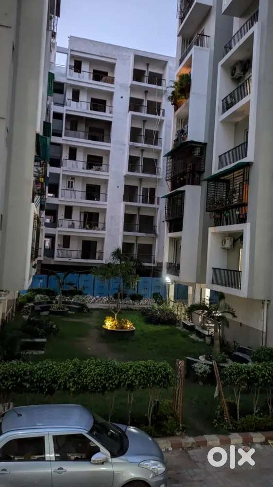 3 bhk Semi furnished flat for rent in Boring kenal road Buddha colony