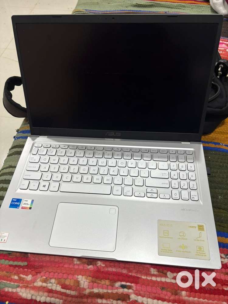 Asus laptop i5 11th gen 8gb ram with Asus mouse and charger