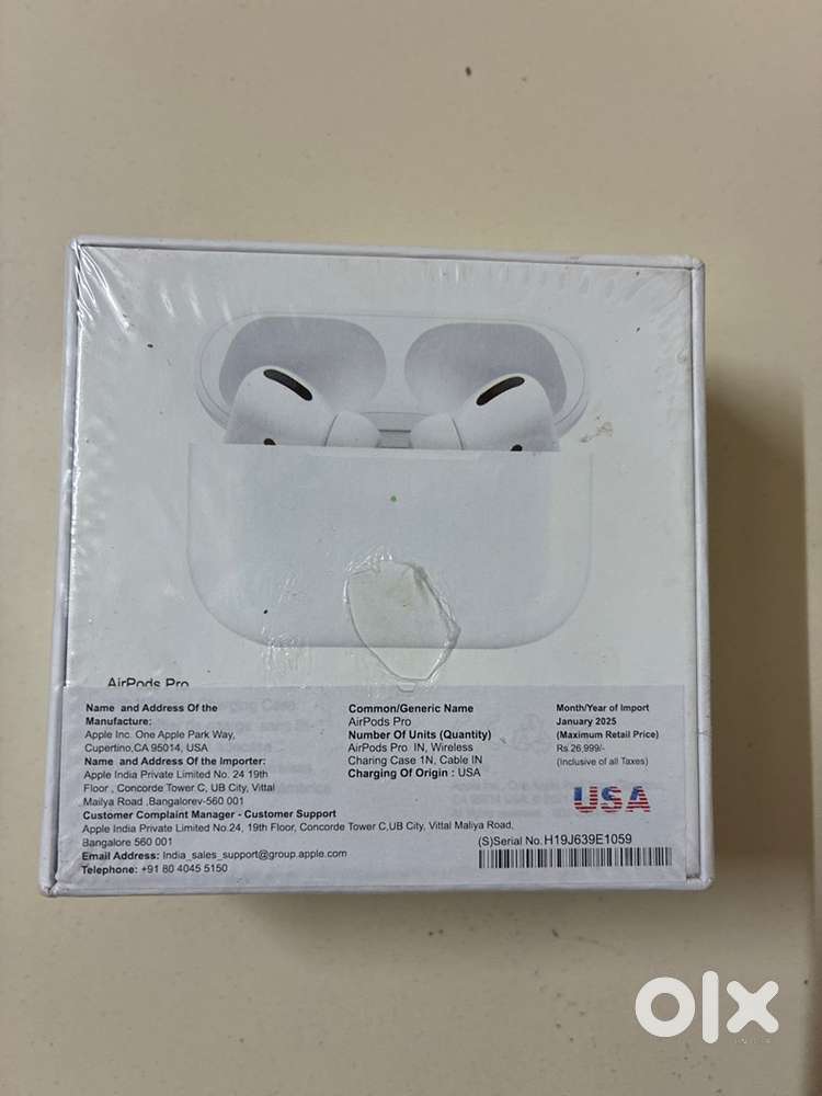 AirPods Pro, wireless charging case