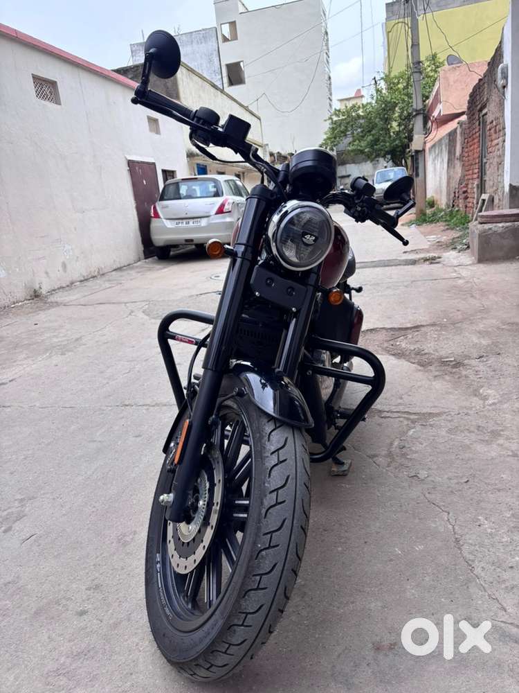 Jawa bobber 42, with single seat and high pick up