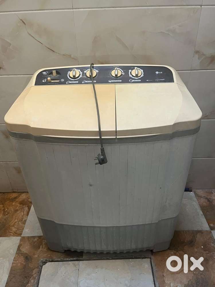 LG SEMI AUTOMATIC 7.2 ltr WASHING MACHINE
