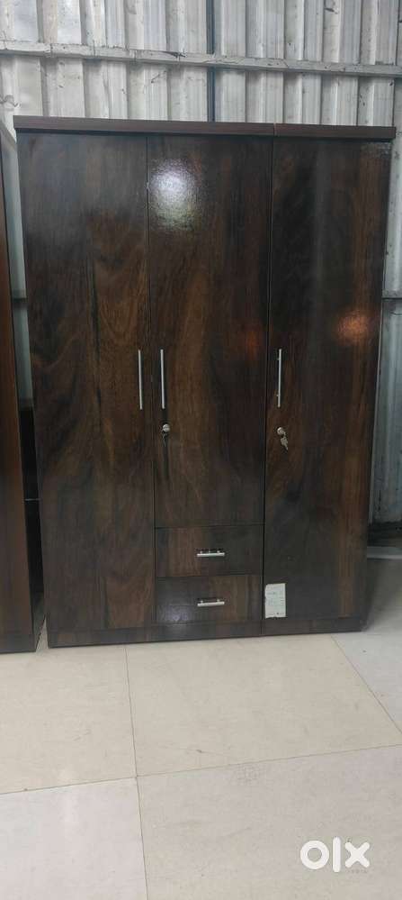 AMEZING 3 DOOR WARDROBE  FOR SELL WITH FREE SHIPPING
