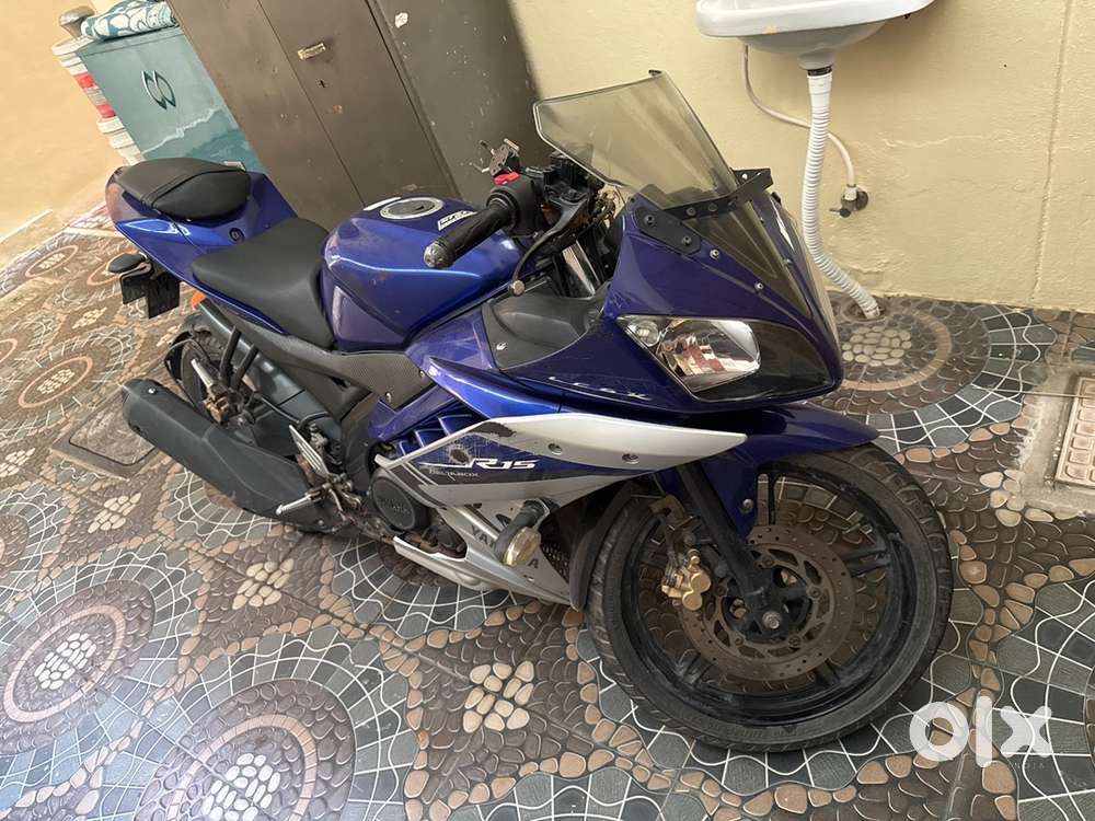 Yamaha R15 v2