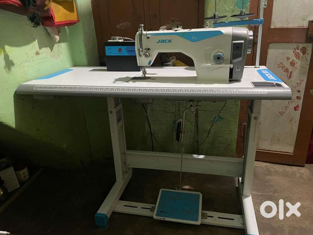 Jack F5 sewing machine