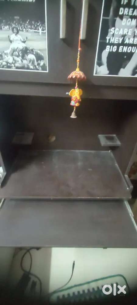 Computer table