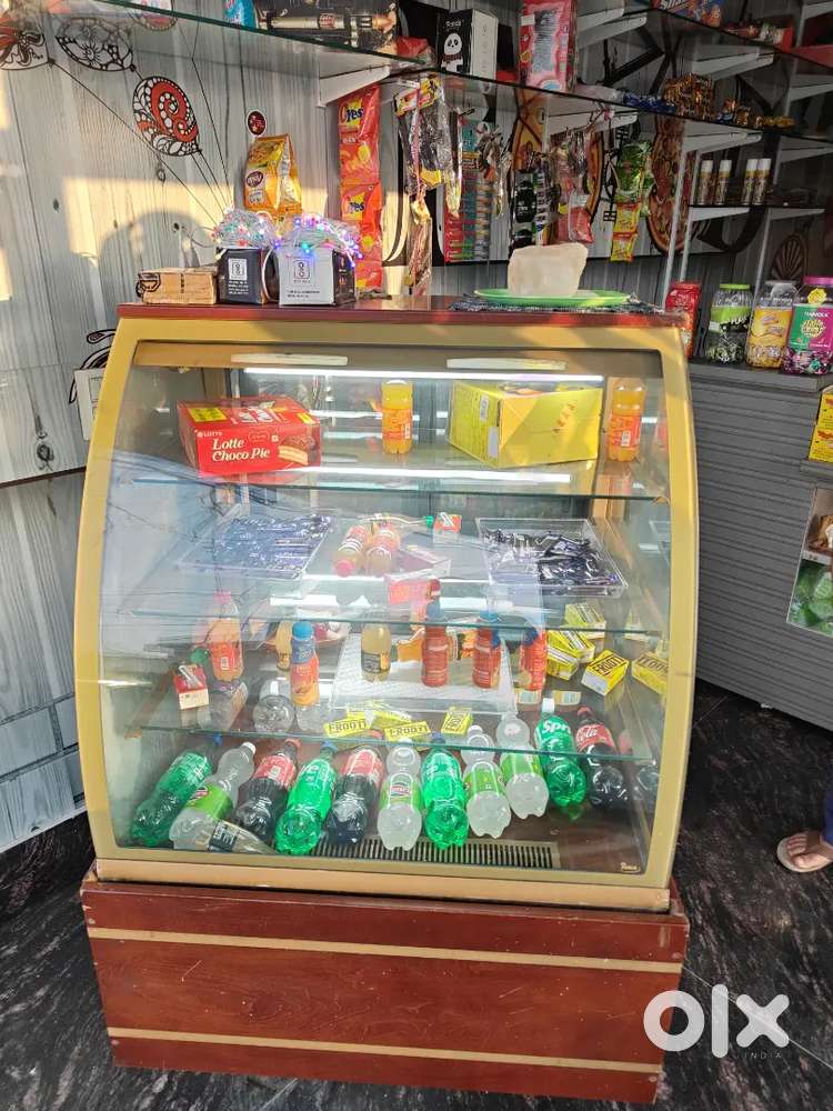 Display counter for cake