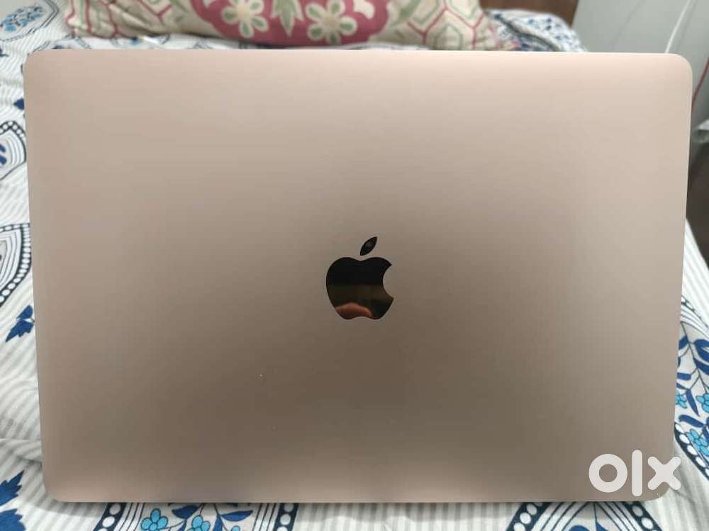 MACBOOK M1