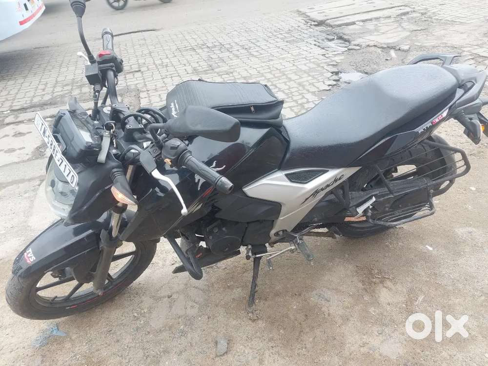 TVS APACHE RTR 160 4V