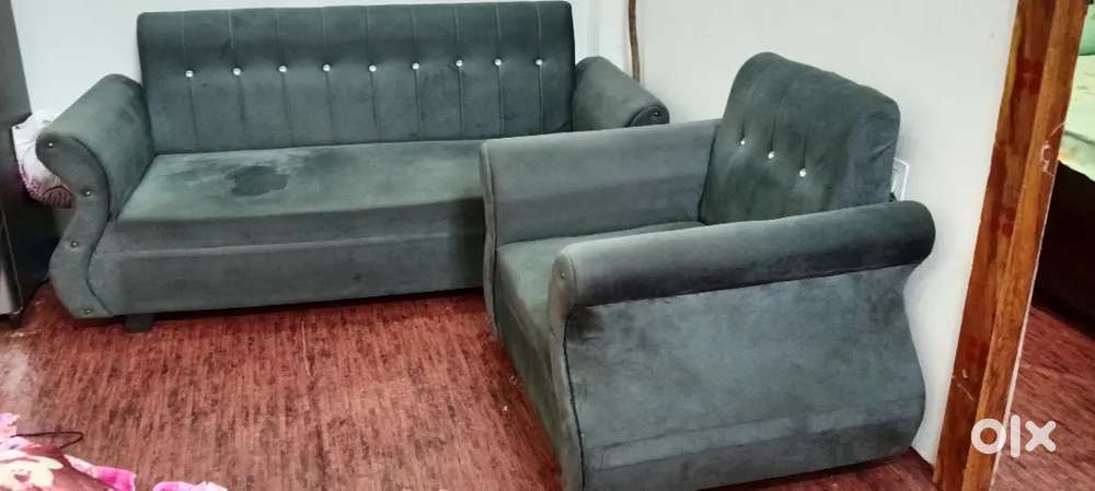 5 sitter sofa grey.   9500 only