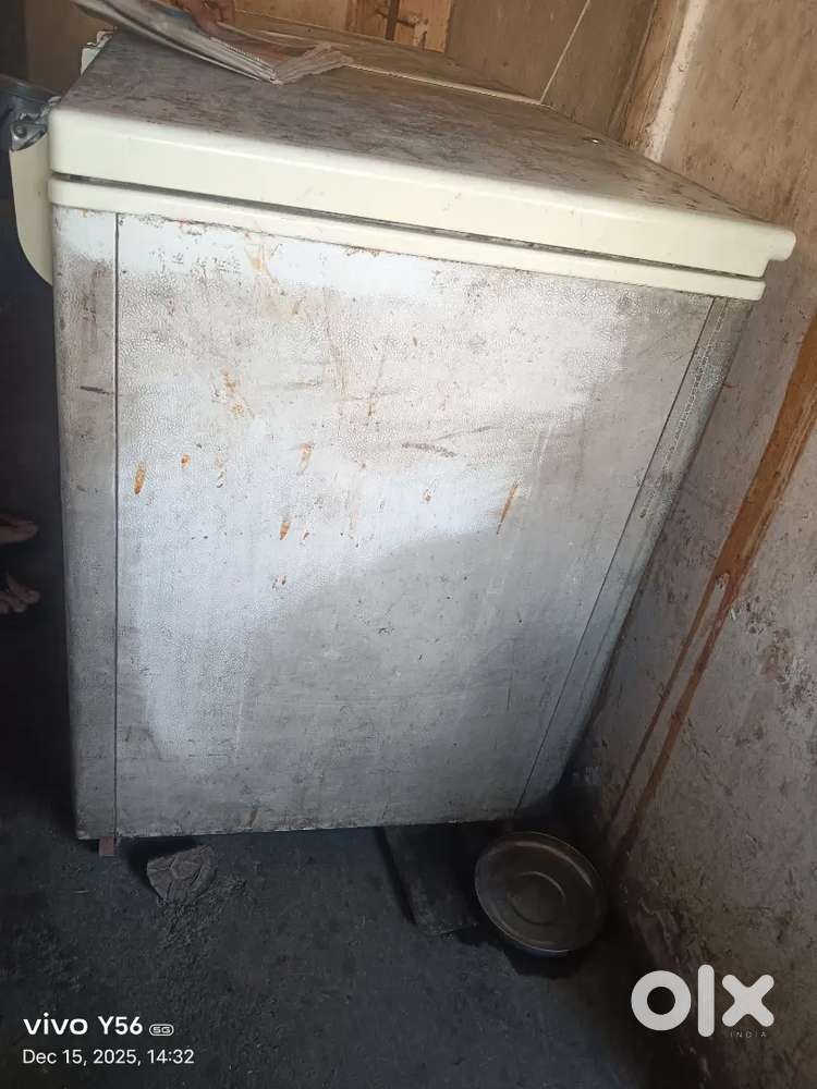 Double door freezer