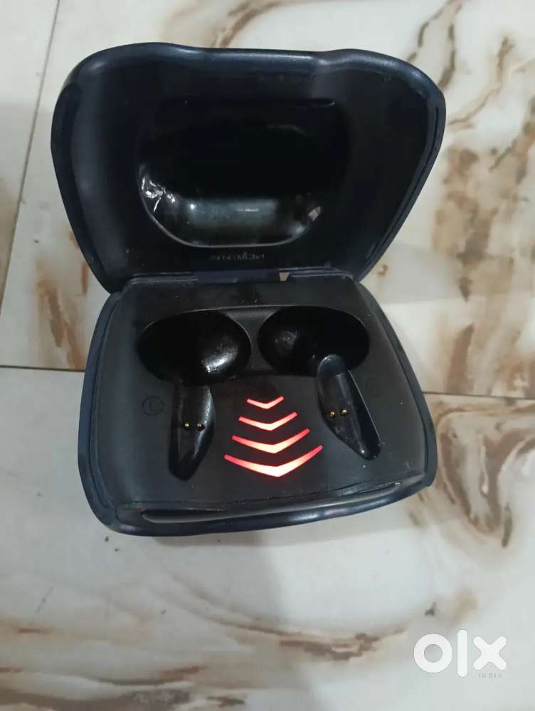 Charging case is in good condition