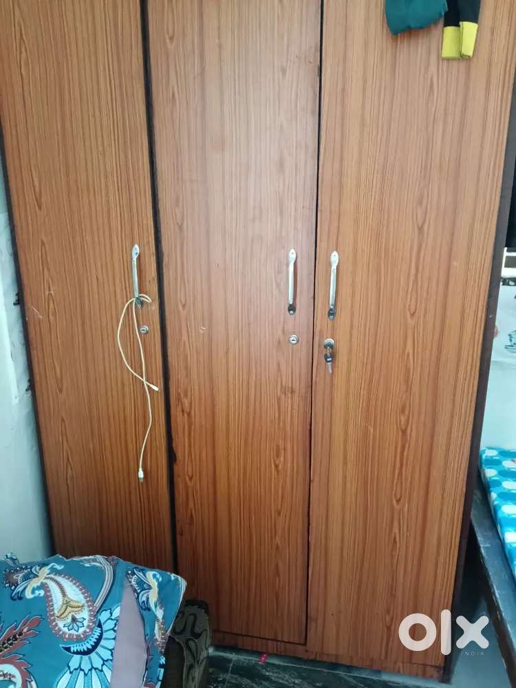 3door wardrobe.