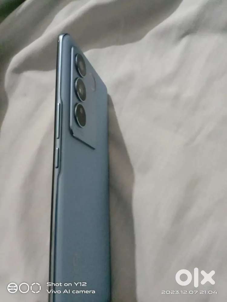 Vivo v 27 , RAm 6gb ,int 128gb