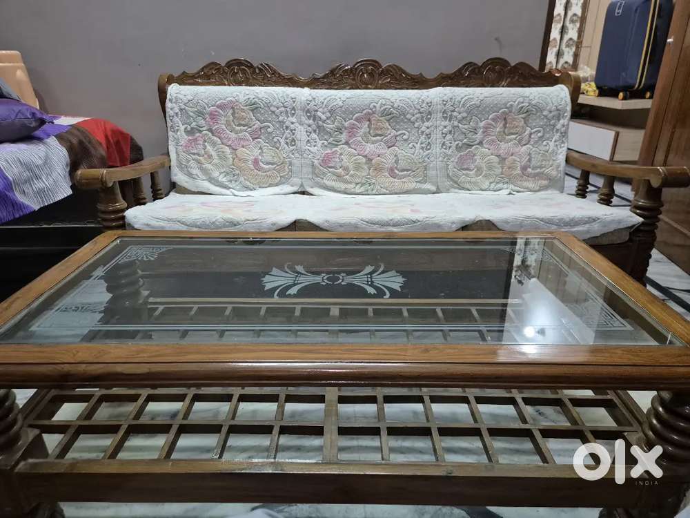 5 Seater shisham sofa with glass top centre table