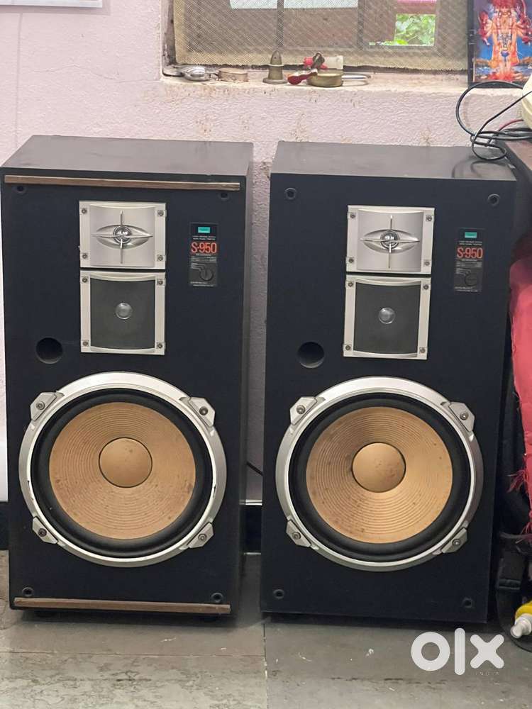 Sansui Three Way Speaker System.