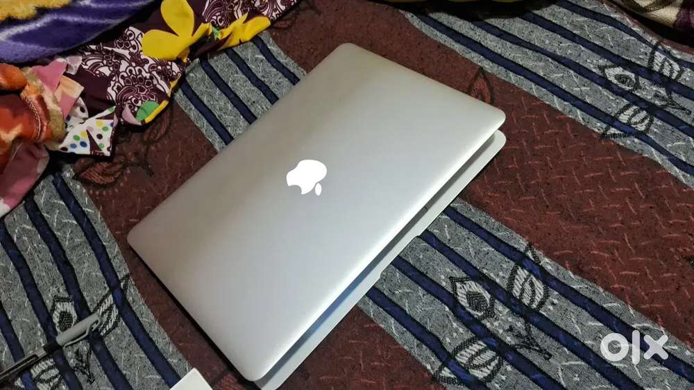 Macbook 2017 i5 8gb 128gb SSD