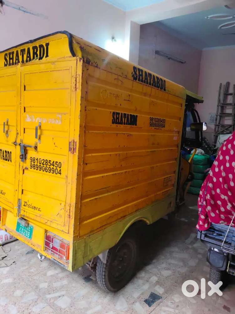 Electronic loading e rickshaw