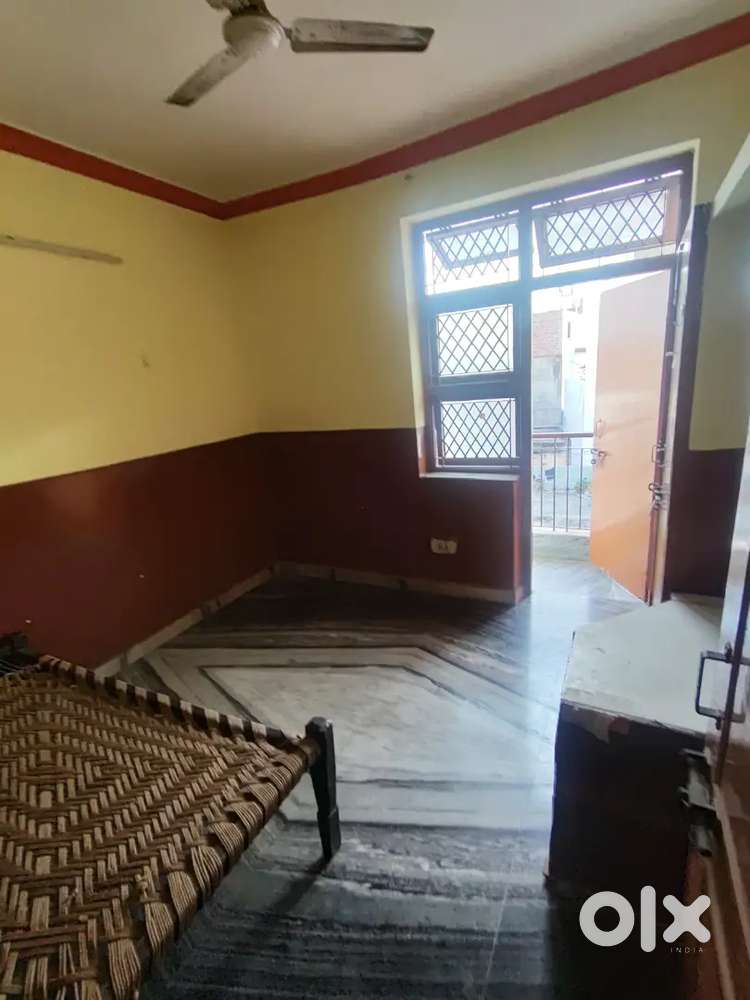 Rent 9000 1BHK semi furnished sarita vihar