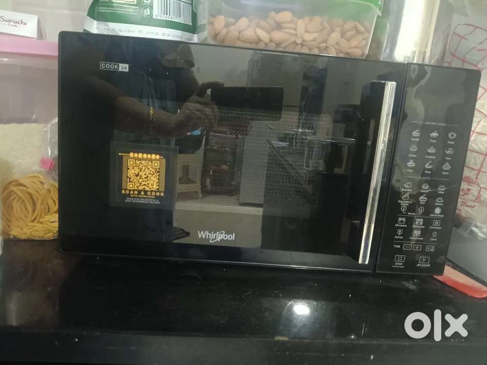 Whirlpool Cook 24 microwave in perfect working condition