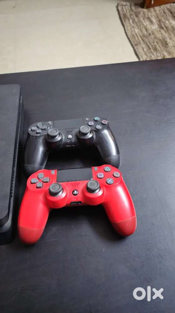 PS4 with 2 controllers and IGI gane disk