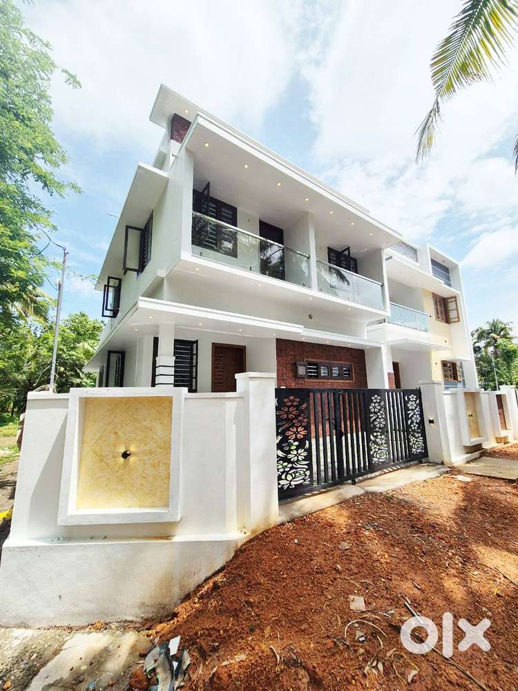 3BHK New Villa for Sale – Near Koonammavu Junction, Varapuzha