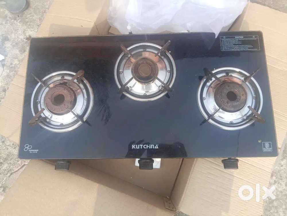 8 month old Kuchina 3 Burner Gas stove orginal price 5900rs