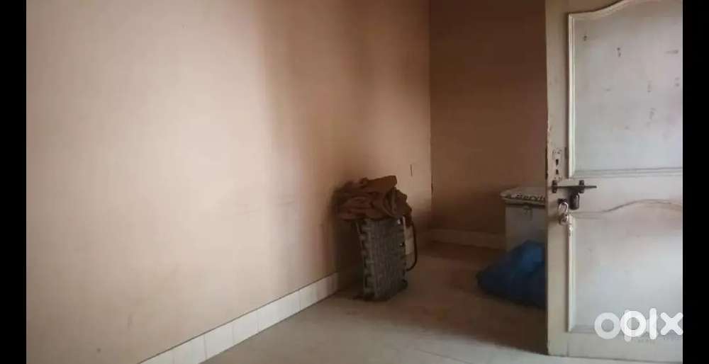 1st floor available for rent