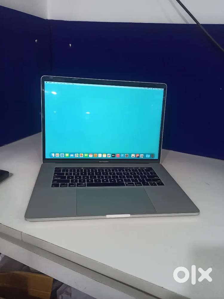 MacBook pro i7 processor A1990(15 inch,2019) 16GB+256GB