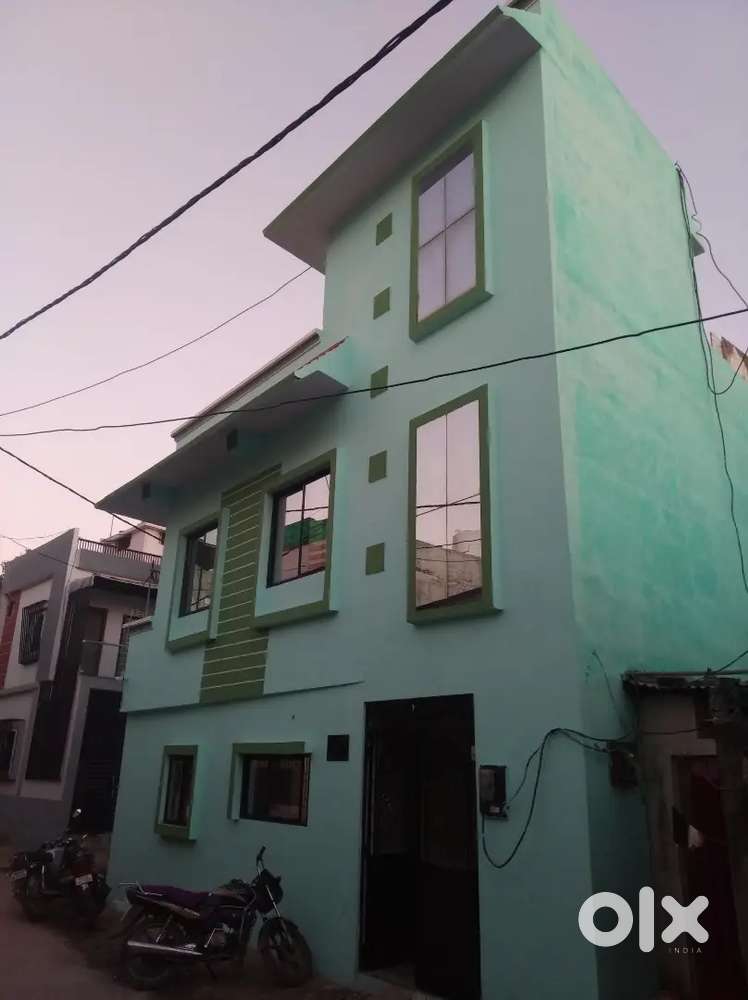 Corner ka makan 2 manjil bana hua urgent sale