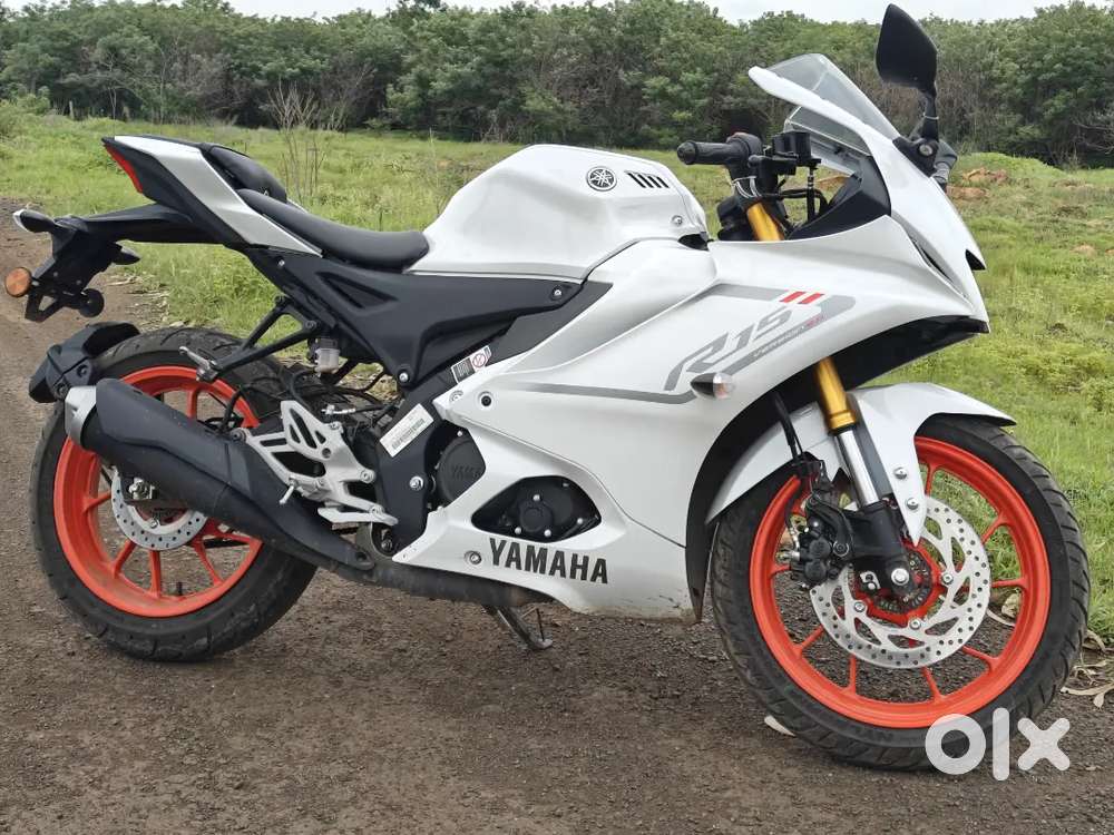 Yamaha R15 V4 White