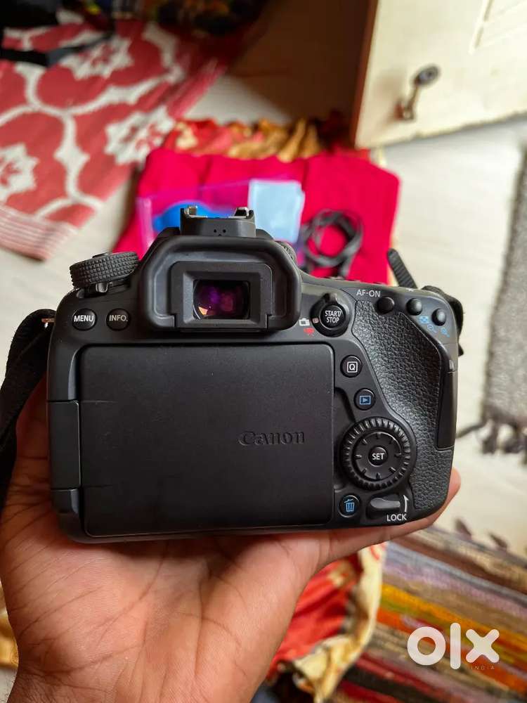 Professional DSLR Camera in Excellent Condition - Ready to Shoot!