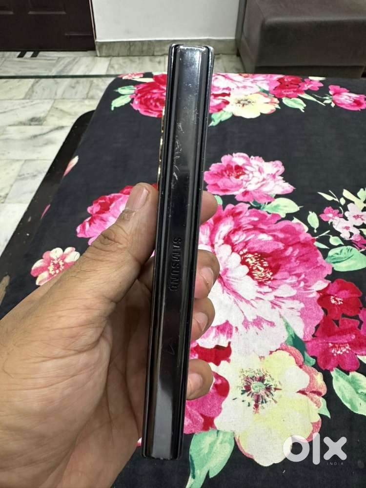 Fold 4 256gb black colour