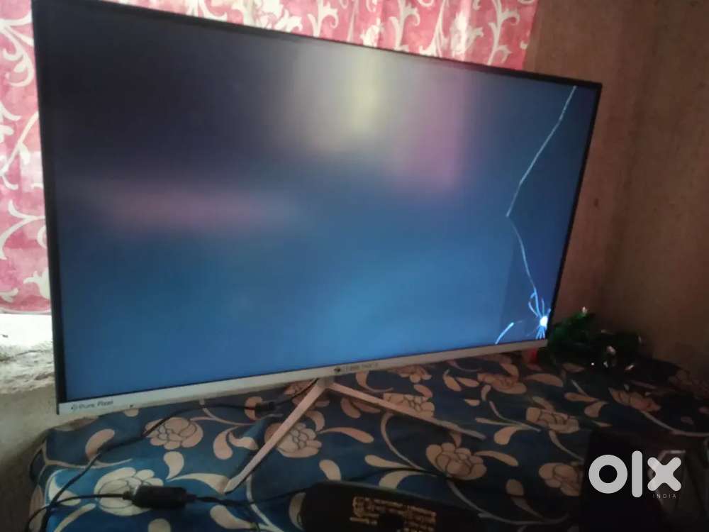 Zebronics 27 ince gaming monitor screen broken