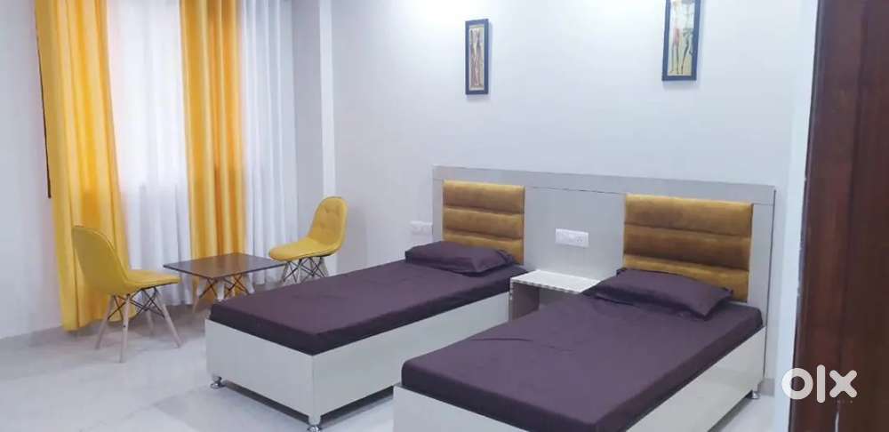 NO BROKERAGE! Paying Guest Accomodation for Boys with meals in Noida!